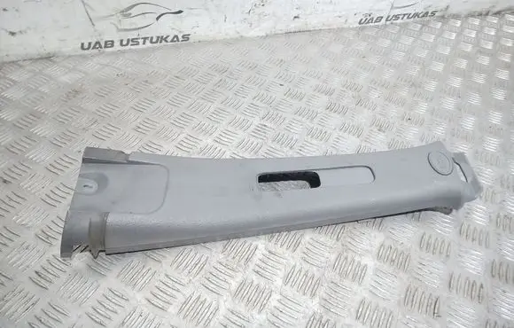 KIA Sorento (B) pillar trim (top) 858243E000
