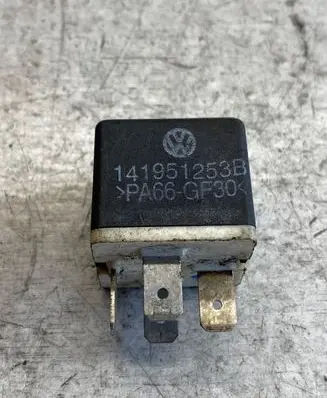 Volkswagen PASSAT B5.5 Other relay 141951253b