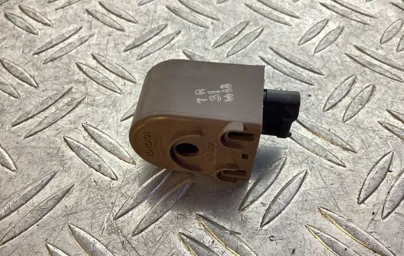 Lexus LS 460 - 600H Horn buzzer relay 8974752010 0689004450