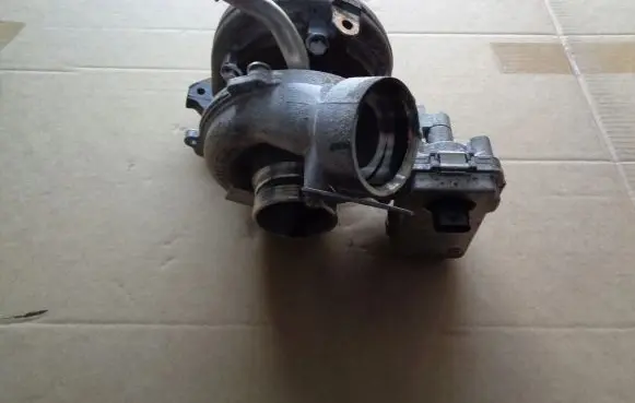 Mercedes-Benz E W212 Turbo A6519063900 E220220CDI