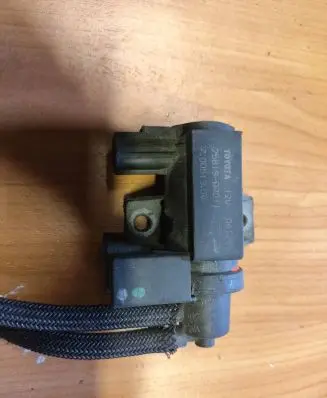 Toyota RAV 4 (XA30) Vacuum valve 258190R011 70051308 06T285