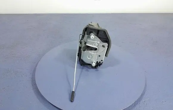 BMW X3 F25 Front door lock 7229458