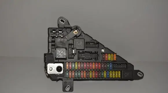 BMW 5 E60 E61 Fuse module 9138830