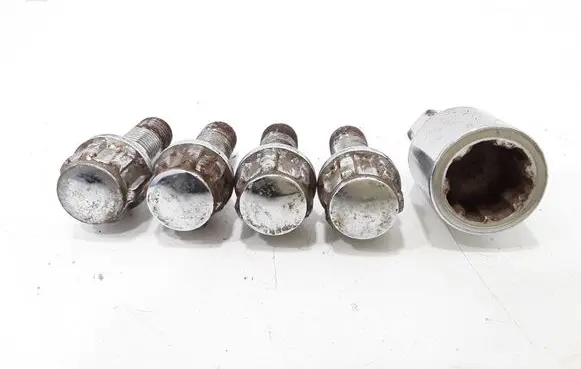 Peugeot 307 Anti-theft wheel nuts and lock 