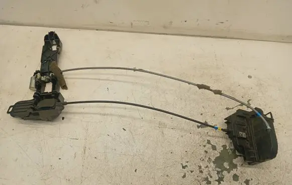 Nissan Note (E11) Front door lock