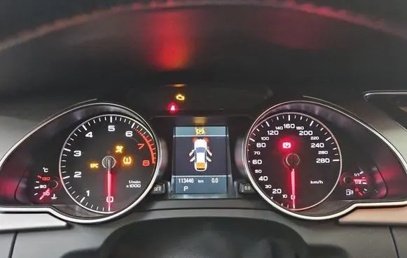 Speedometer (instrument cluster)