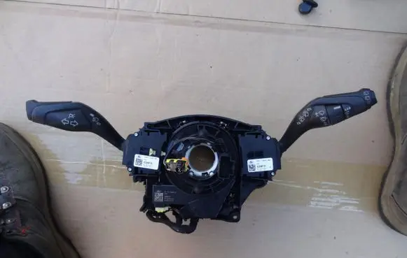 Ford Focus Headlight wiper switch F1FT-14A664-AA CV6T-13335-AE