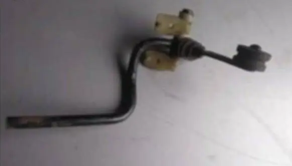 Mercedes-Benz W123 Accelerator throttle pedal bracket 