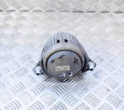 Mercedes-Benz E W212 Engine mount bracket A2122404117