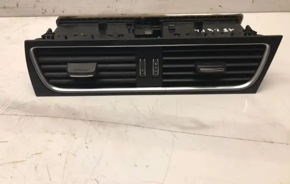 Audi A5 8T 8F Dash center air vent grill 8T2820951D S0098790