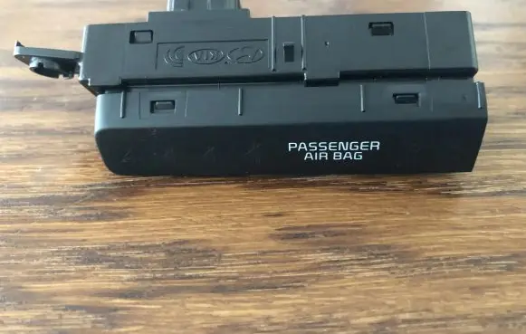Passenger airbag on/off switch