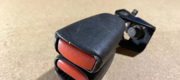 Volvo S80 Middle seatbelt buckle (rear) 738701