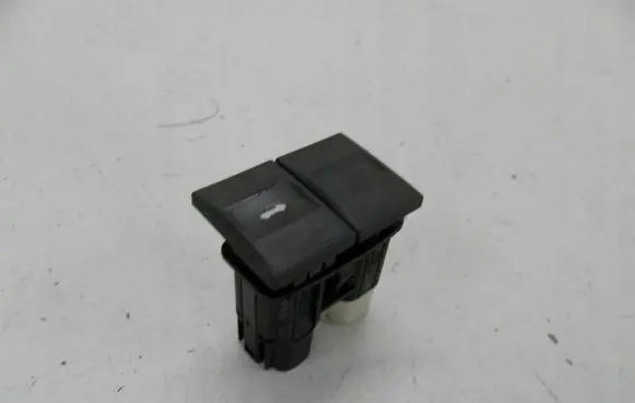 Ford Mondeo Mk III Tailgate/boot open switch button 