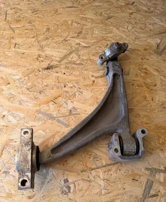 Volvo XC90 Front lower control arm/wishbone 31360700