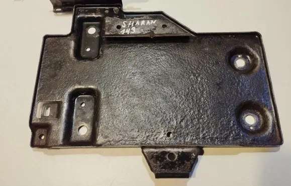 Battery tray