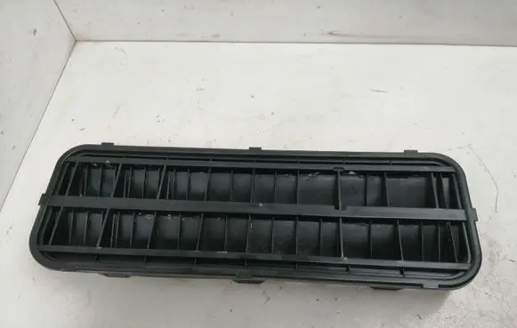 BMW 5 E60 E61 Quarter panel pressure vent 60829010