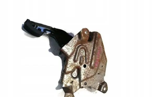 Chevrolet Equinox Brake pedal 84022578