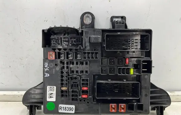 Opel Insignia A Fuse module 13277317