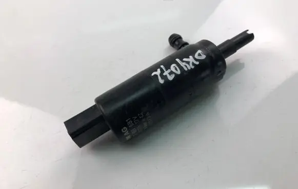 Volkswagen PASSAT B6 Windscreen/windshield washer pump 3B7955681