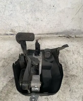 Mercedes-Benz E W211 Brake pedal