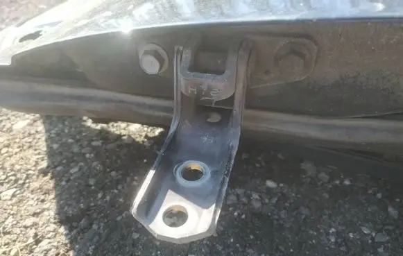 Citroen C-Crosser Front door upper hinge