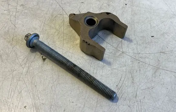 BMW X6 F16 Fuel Injector clamp holder 