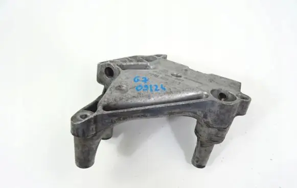 Volkswagen Golf VII Engine mounting bracket 04L199207