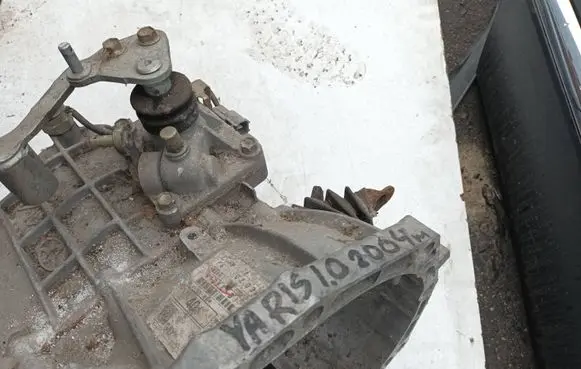 Toyota Yaris Manual 5 speed gearbox f6020303