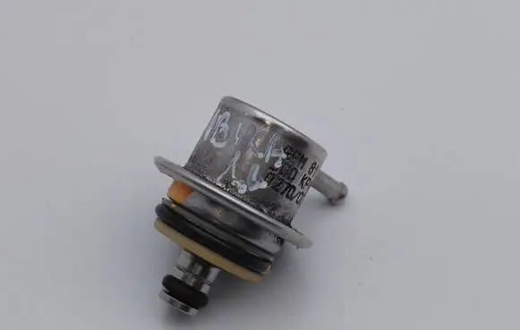 Seat Ibiza II (6k) Fuel pressure regulator 036133035A
