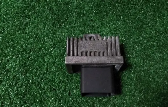 Renault Megane II Glow plug pre-heat relay 7700115078