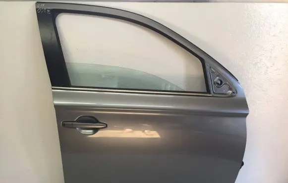 Mitsubishi Outlander Front door