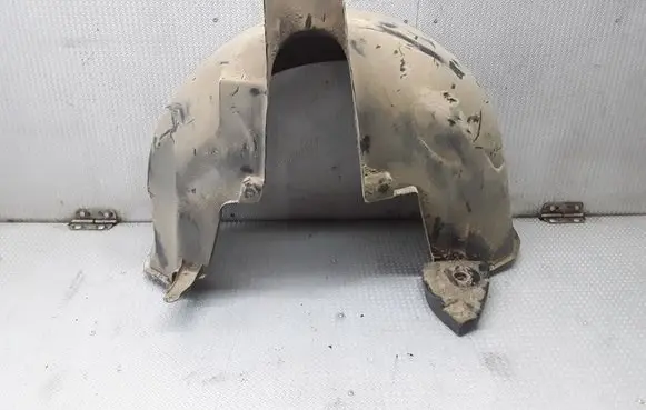 Rear arch fender liner splash guards