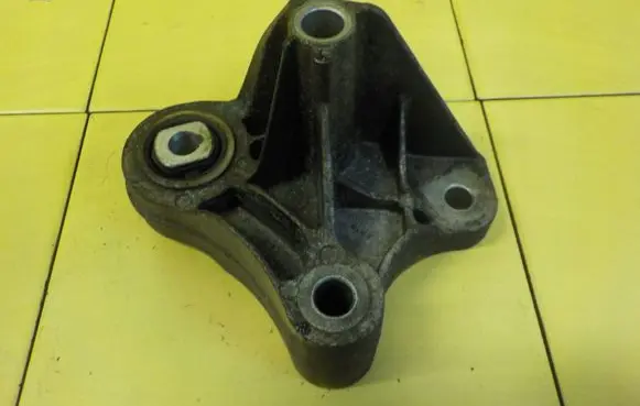 Ford Focus Gearbox mounting bracket CV616P093ZD