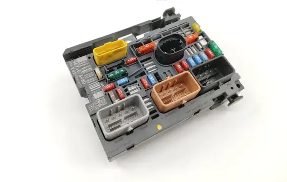Peugeot 308 Fuse module 9675878480