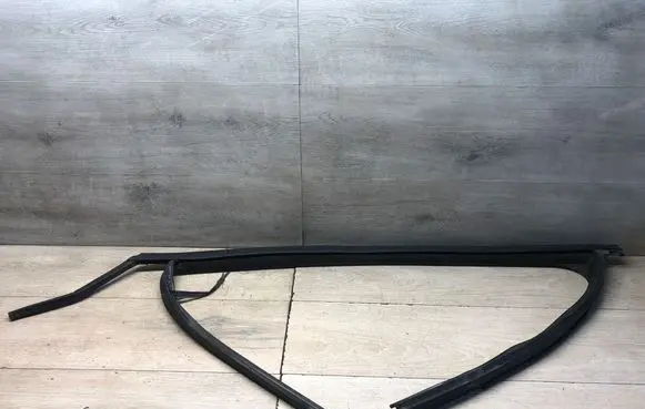 Volkswagen Touran II Rubber seal front door (on door) 1T0837431