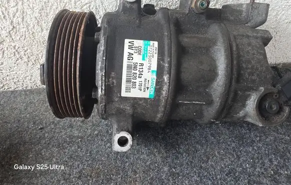 Volkswagen Golf VI Air conditioning (A/C) compressor (pump) 5N0820803