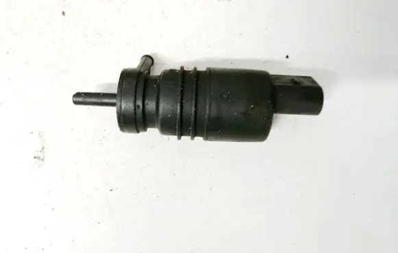 Volkswagen PASSAT B5.5 Windscreen/windshield washer pump
