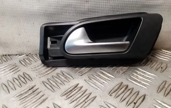 Volkswagen Tiguan Front door interior handle 5N0837197