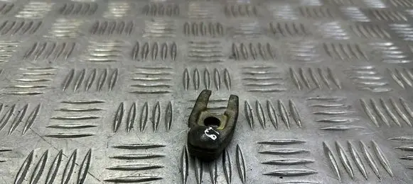 Suzuki Grand Vitara II Fuel Injector clamp holder 