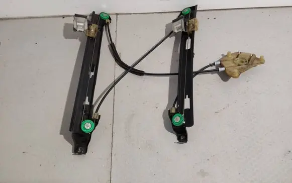 Seat Leon (1P) Front window lifting mechanism without motor 984013 1P0837462A