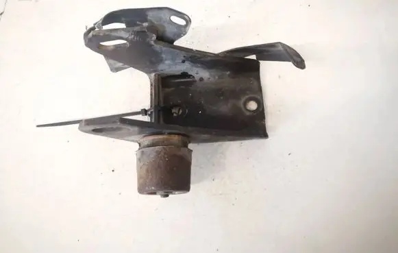 Toyota Avensis T250 Engine mounting bracket