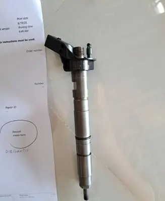 Audi A4 S4 B8 8K Fuel injector 0445116015 3351 8Z1NDNG