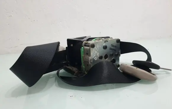 Mazda 6 Front seatbelt 0437002