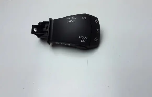 Head unit multimedia control