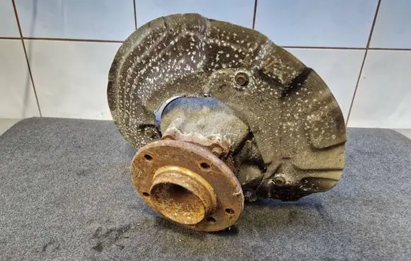 Front wheel hub