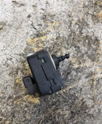 Toyota Yaris Headlight level adjustment motor 