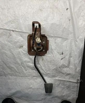 Mitsubishi L200 Brake pedal