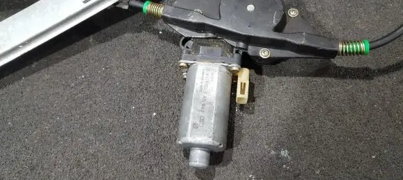 Ford Mondeo MK II Rear door window regulator motor 0130821680
