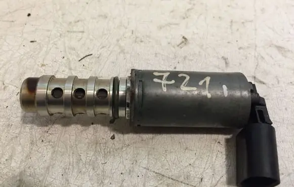 Audi A3 S3 A3 Sportback 8P Camshaft vanos timing valve 06F109257A