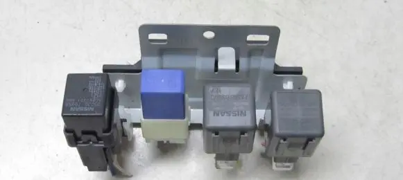 Nissan X-Trail T32 Relay mounting block 